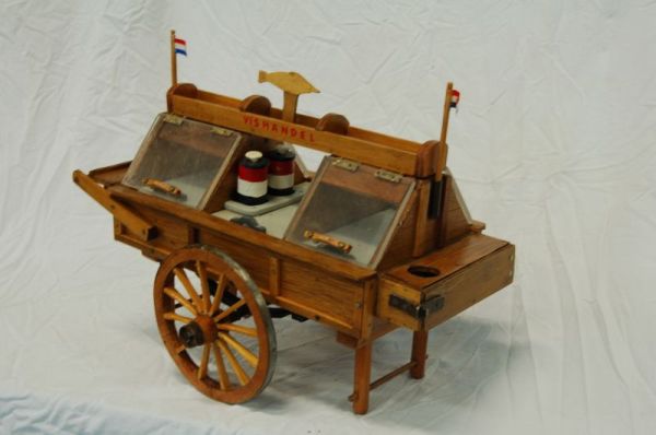 Miniatuur stootkar vishandel, Karrenmuseum Essen